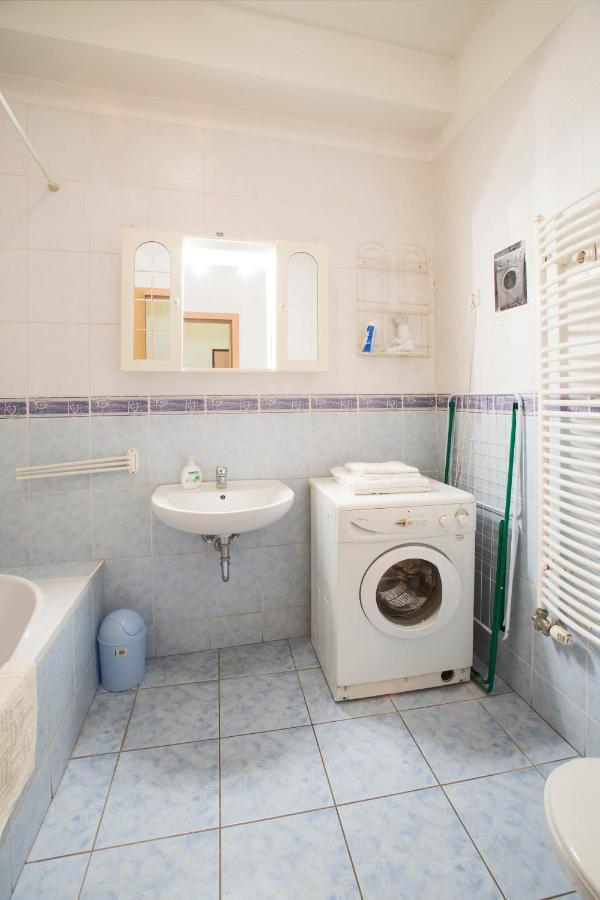 Astra Apartments Budapest Esterno foto