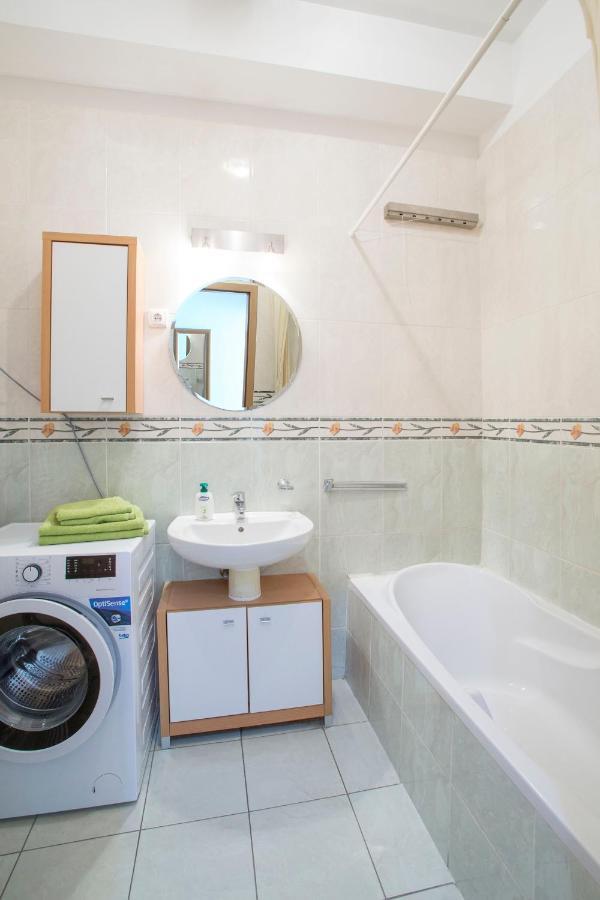 Astra Apartments Budapest Esterno foto