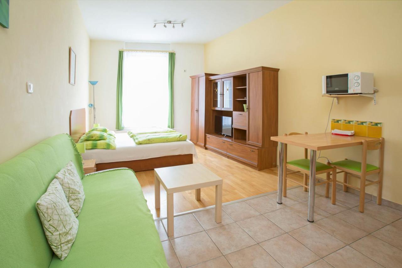 Astra Apartments Budapest Esterno foto