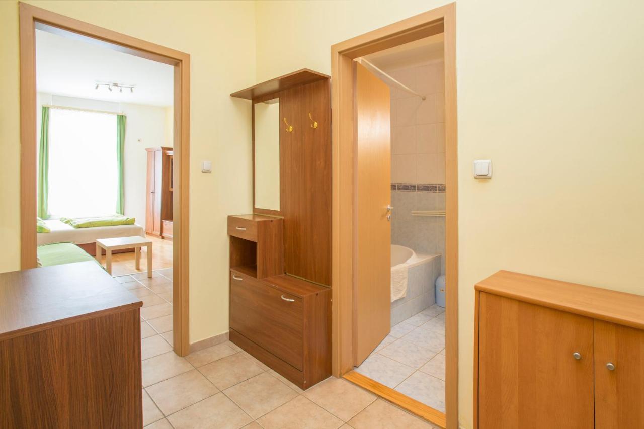 Astra Apartments Budapest Esterno foto